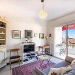 아파트 Azur Balcony Classic Charm With View
