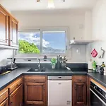 Azur Balcony Classic Charm With View 아파트